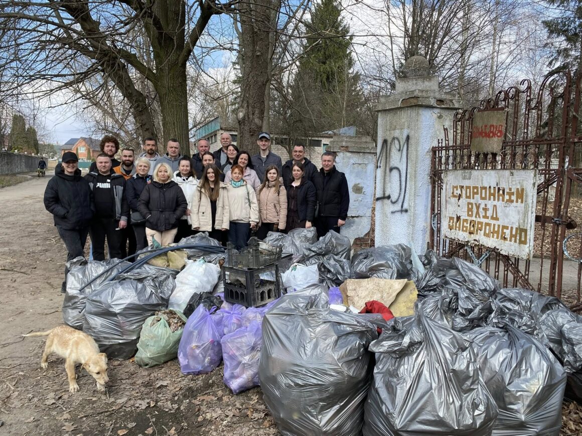 У Вінниці прибирали територію колишнього дитячого санаторію