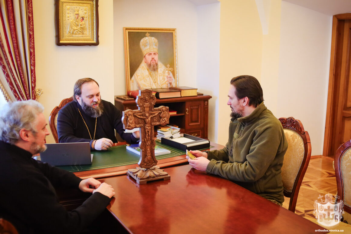 Вінницький архієпископ ПЦУ зустрівся з військовим капеланом