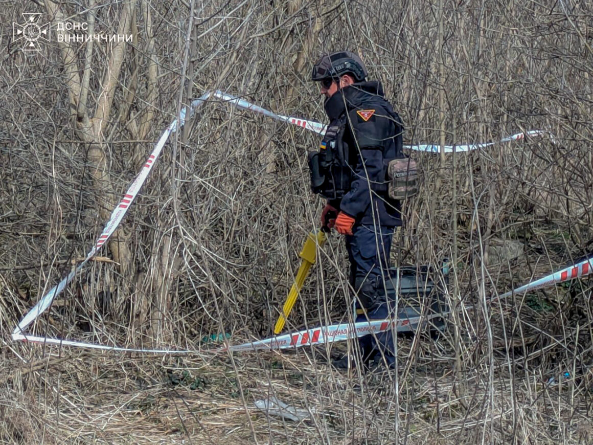 На Вінниччині сапери ДСНС знищили два артилерійські снаряди