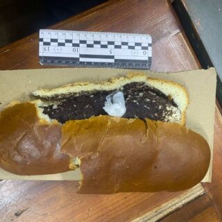 Булка з маком та наркотиками.