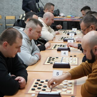 Змагаються ветерани.