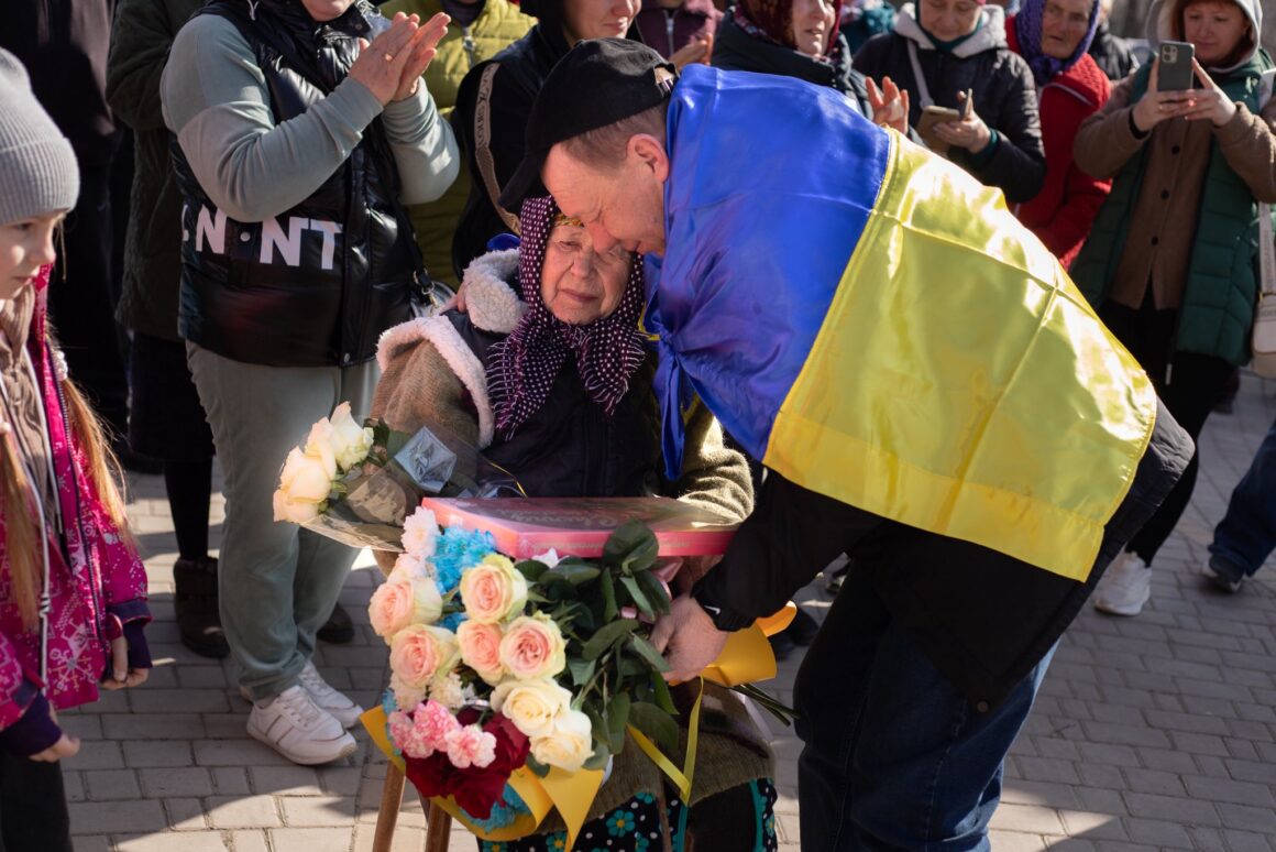 У Борівці на Вінниччині зустріли бійця, що повернувся з полону