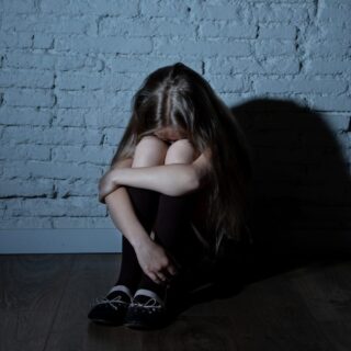 Гвалтував дитину.