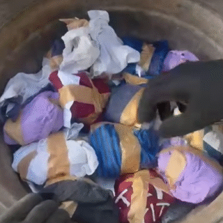 Контрабанда в колесі.