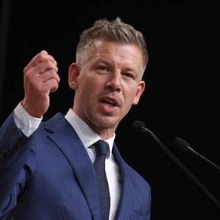 Петер Мадяр.