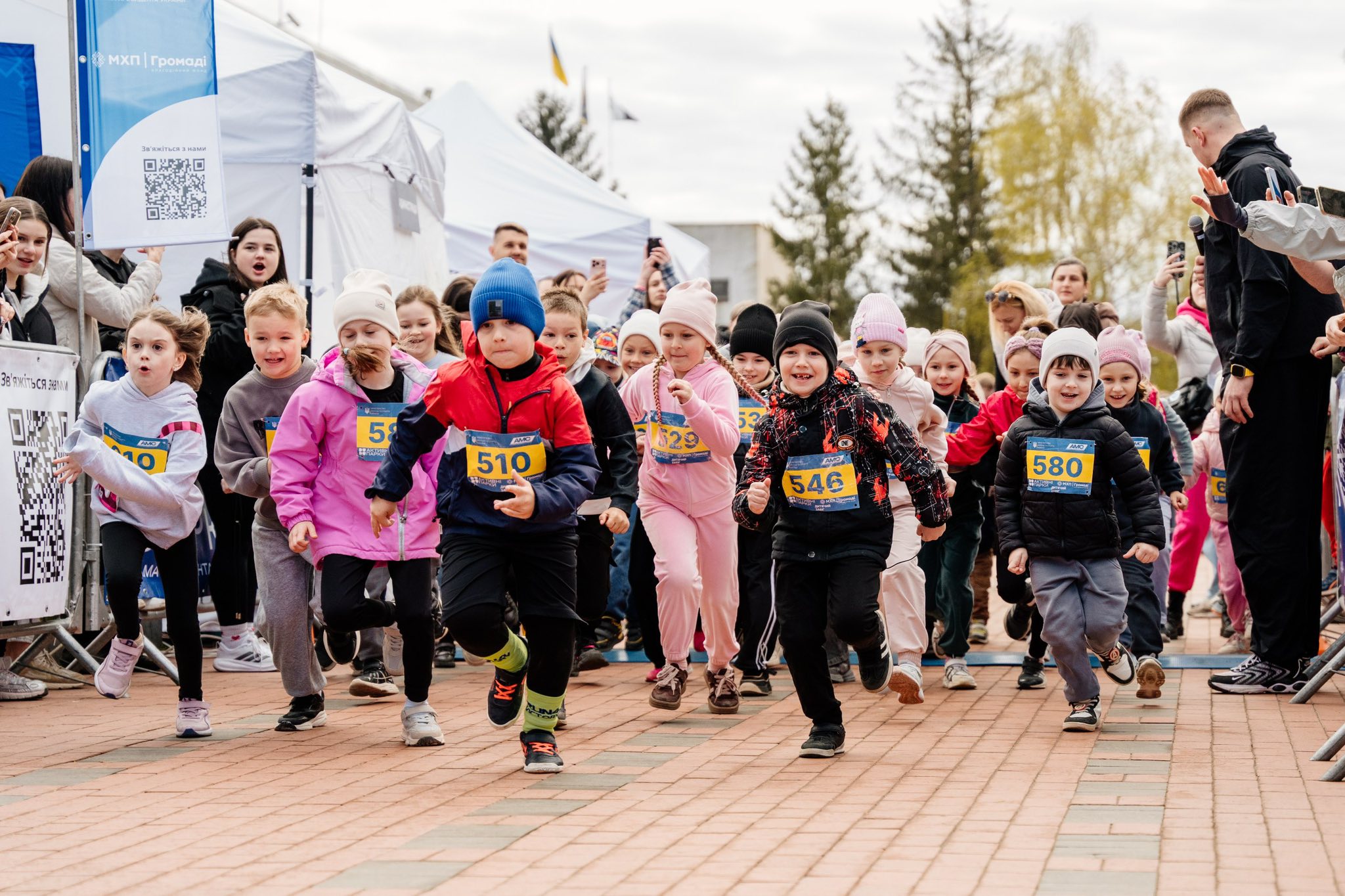 Благодійний забіг «Активні парки з МХП» у Ладижині об’єднав людей заради реабілітації військових