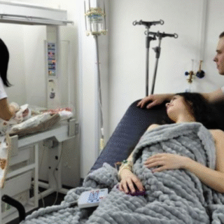 Народила в укритті.