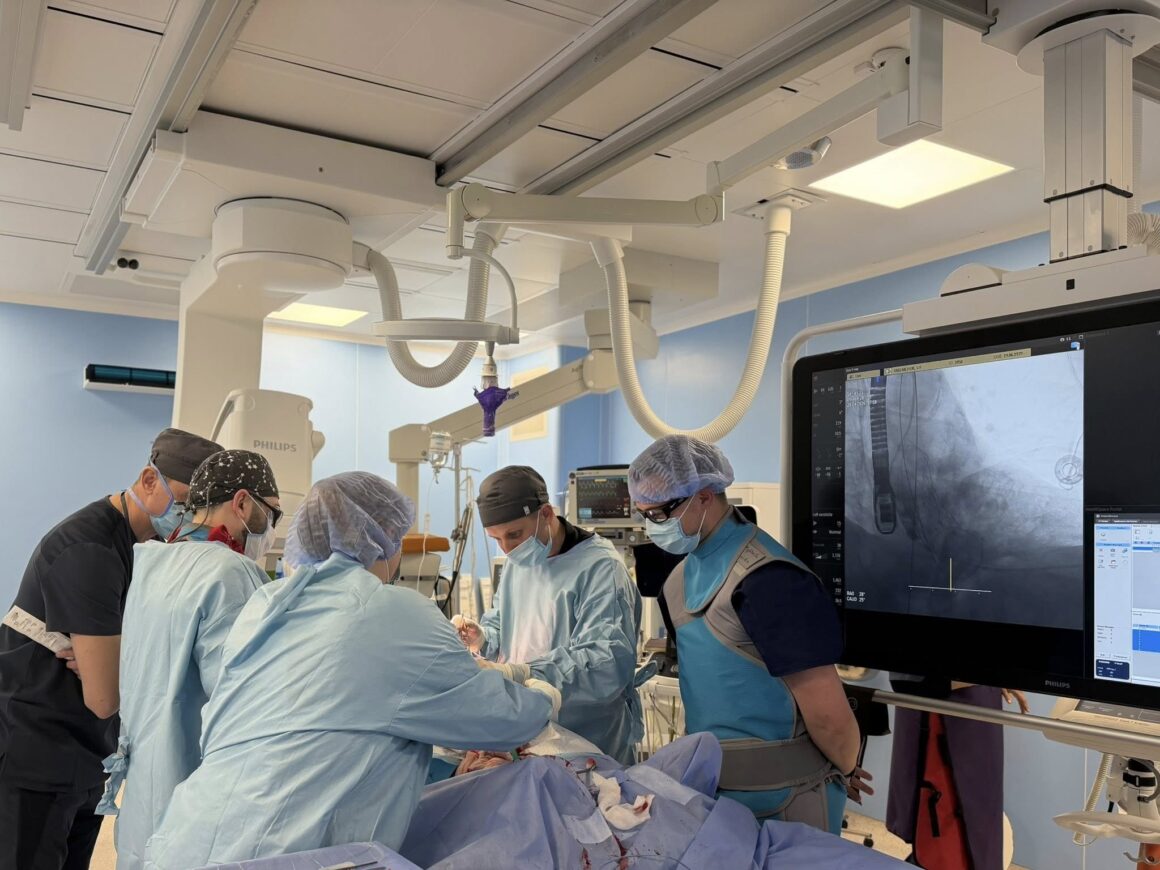 У Вінниці вперше виконали імплантацію клапана через судину