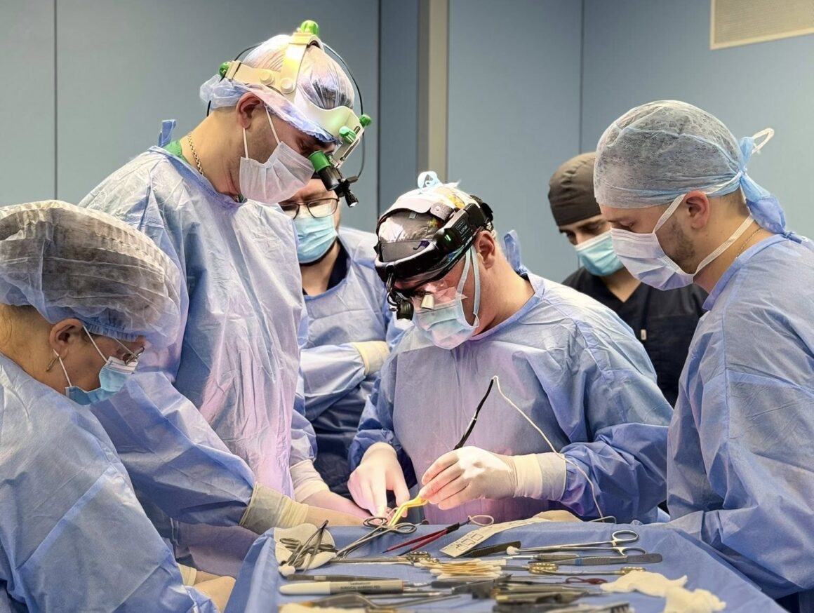 У Вінниці вперше виконали операцію паралічу обличчя у захисника