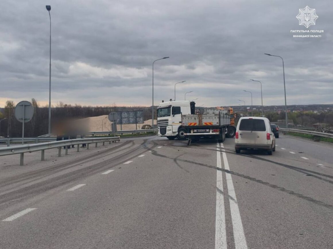 На об’їзній дорозі у Вінниці обмежили рух через ДТП
