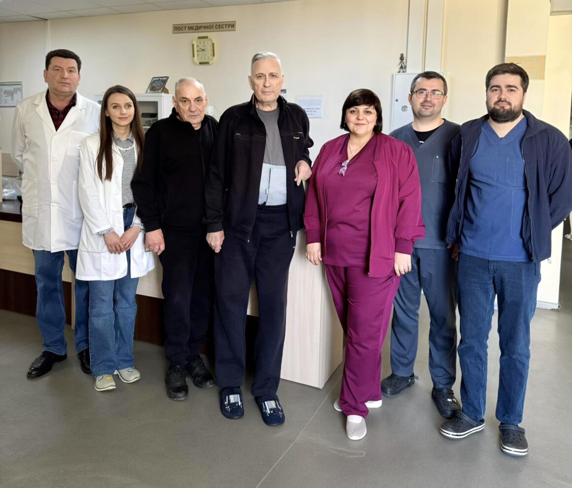 У вінницькій обласній лікарні виписали пацієнта після складної онкооперації