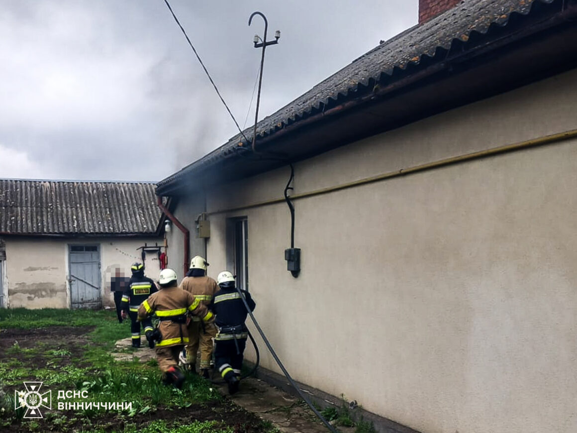Дві  пожежі в житловому секторі ліквідували рятувальники у Вінницькій області