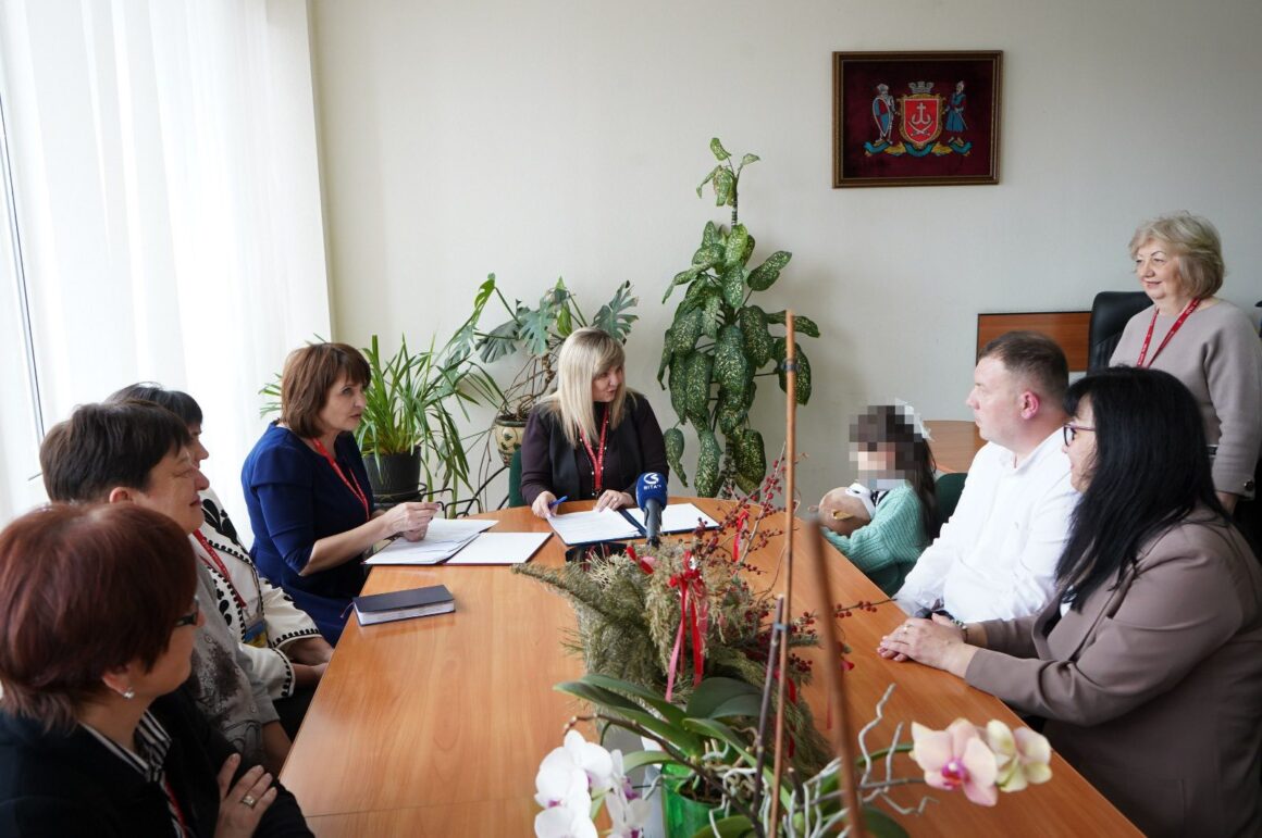 У Вінниці восьмирічну дівчинку переселенців влаштували у патронатну родину