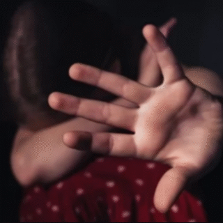 Розбещував падчірку.