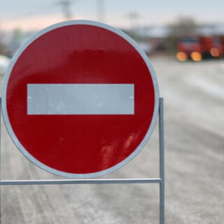 Обмежать рух.