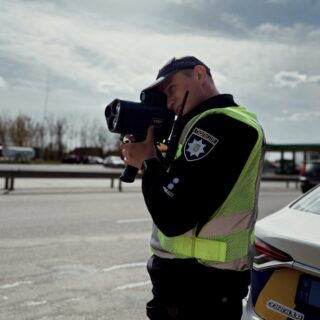 Вимірюють швидкість.