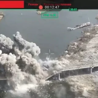 Зруйнували контрольоапний окупантами міст.