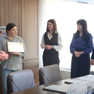 Вручили сертифікати переможцям.