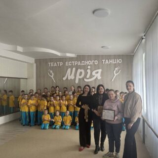 Нагородили колектив ансамблю "Мрія".