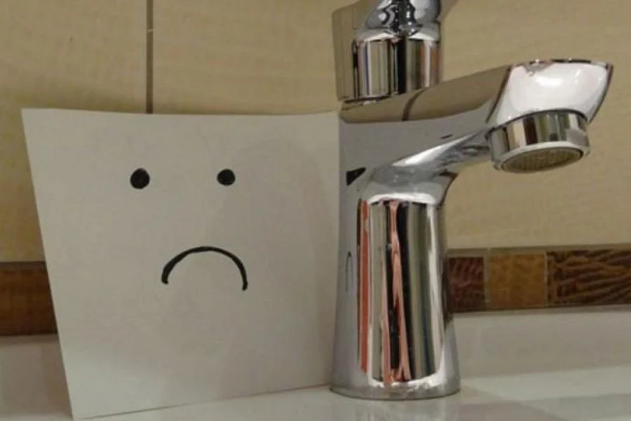 Вінничанам пояснили, чому немає води в кранах