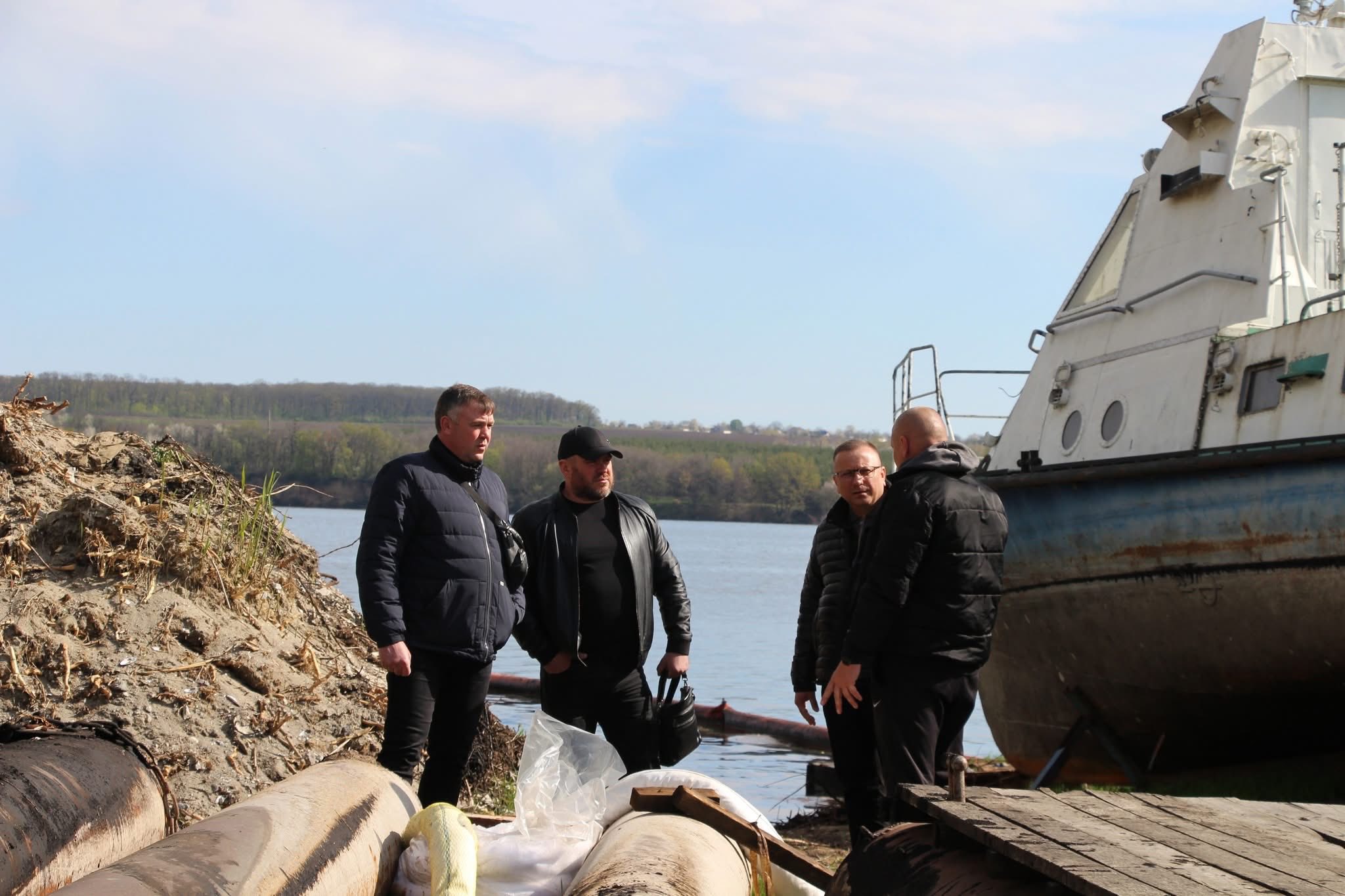 На Вінниччині все ще ліквідовують витік мазуту