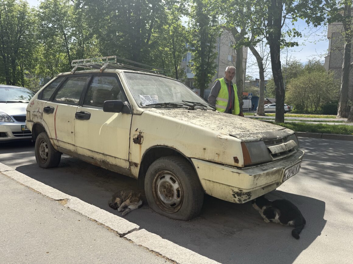 У Вінниці з проспекту Космонавтів прибрали безхазяйну автівку