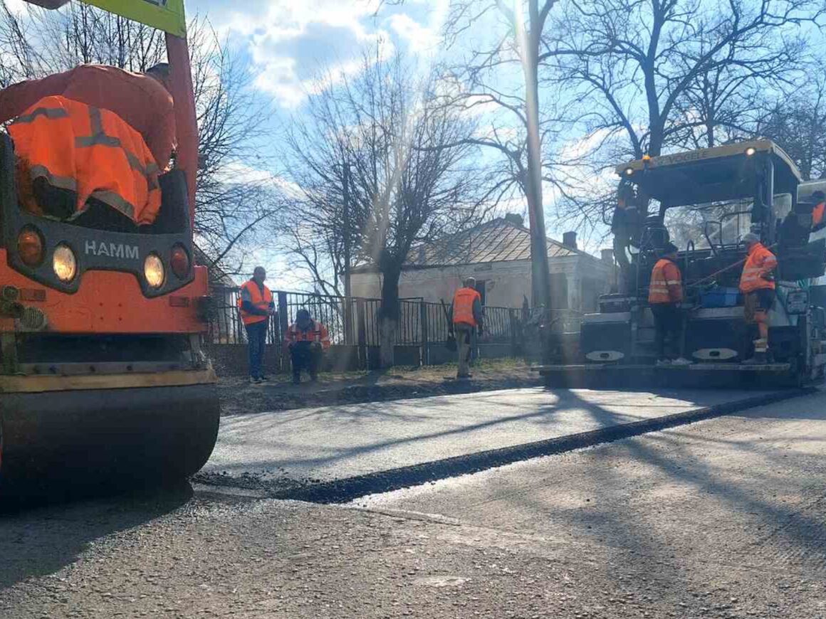 На Вінниччині ремонтують місцеву дорогу у Мурованокуриловецькій громаді