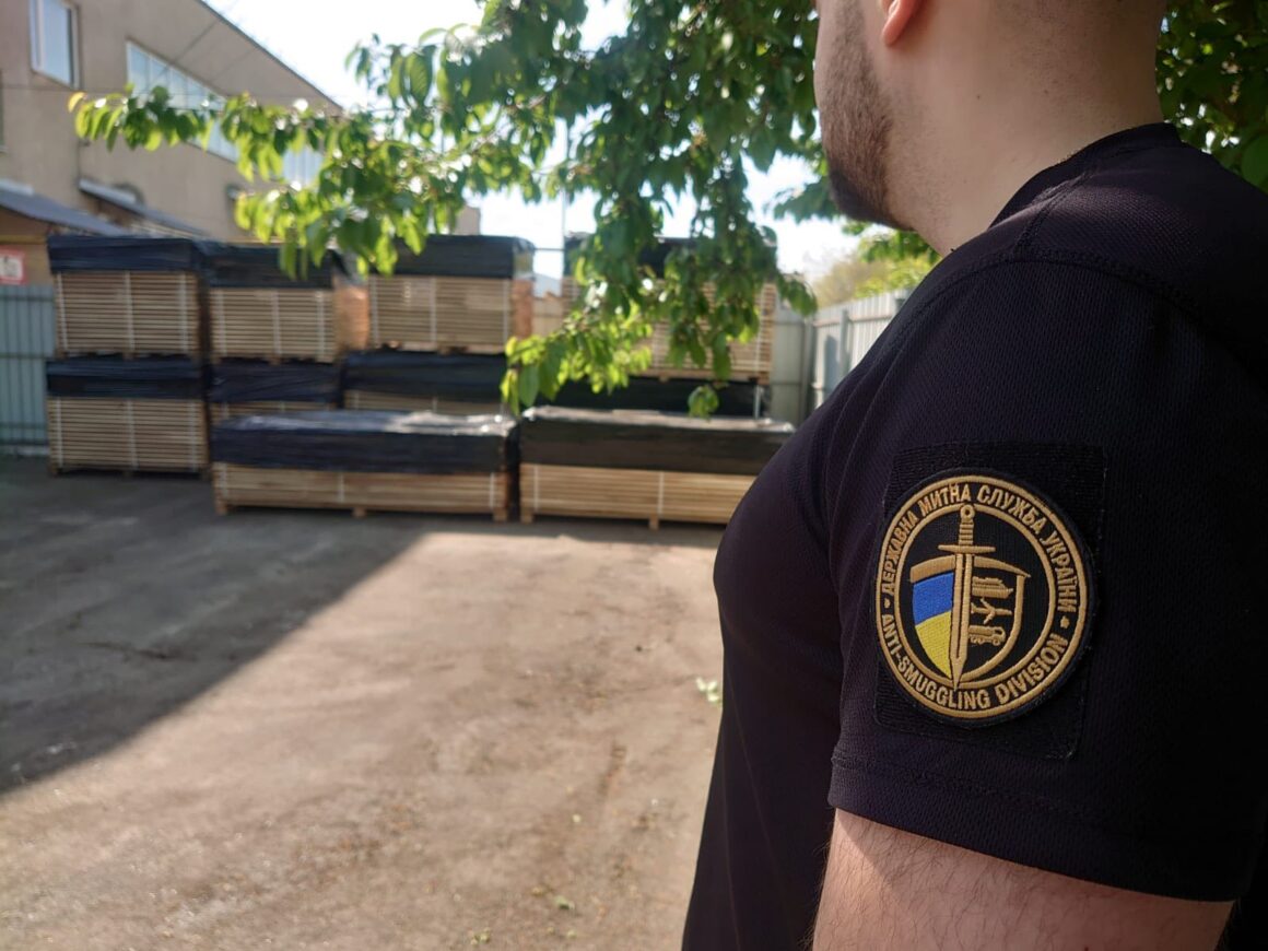На Вінниччині викрили спробу вивезення за кордон дубових пиломатеріалів