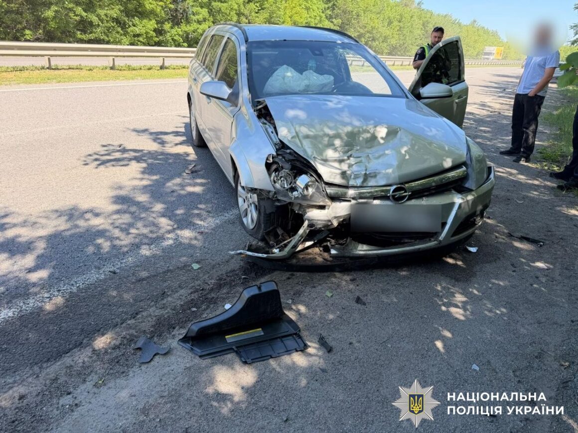 У ДТП під Вінницею постраждали пасажири автомобіля