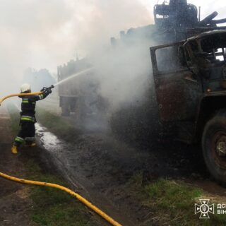 Горіло в житловому секторі.