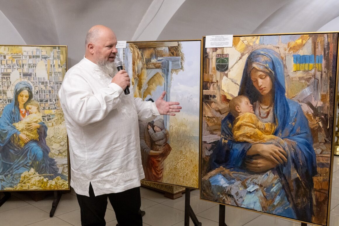 «Молитва за Україну»: у Вінниці відкрили виставку, де мистецтво стало голосом віри та незламності