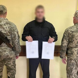 Намагався перетнути кордон.