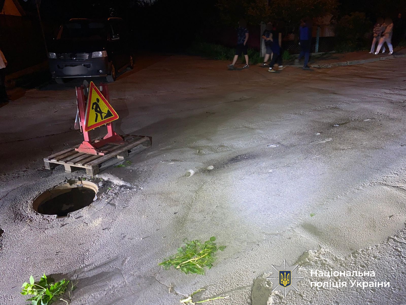 У Козятині позашляховик в’їхав в люк, який розбив вітрове скло