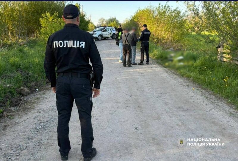 Кухарку з військової частина на Вінниччині знайшли зарізаною на узбіччі дороги