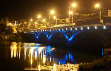 У Вінниці врятували жінку, яка намагалася стрибнути з Київського мосту