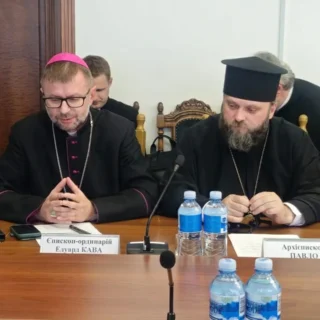 Готуються до молитовного сніданку.