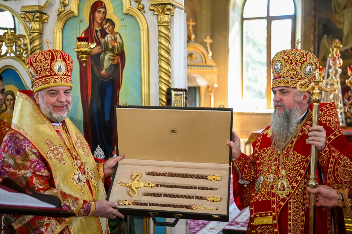 Митрополит Єпіфаній відзначив 30 річницю служіння колишнього вінницького митрополита у присутності теперішнього очільника єпархії