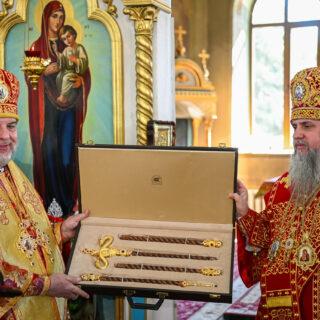 Митрополит Єпіфаній.