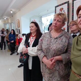 Провели виставку після пленера.