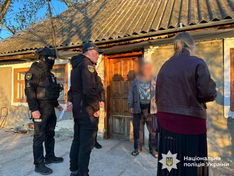 Мешканець Вінниччини зберігав та розповсюджував дитячу порнографію, йому повідомили про підозру