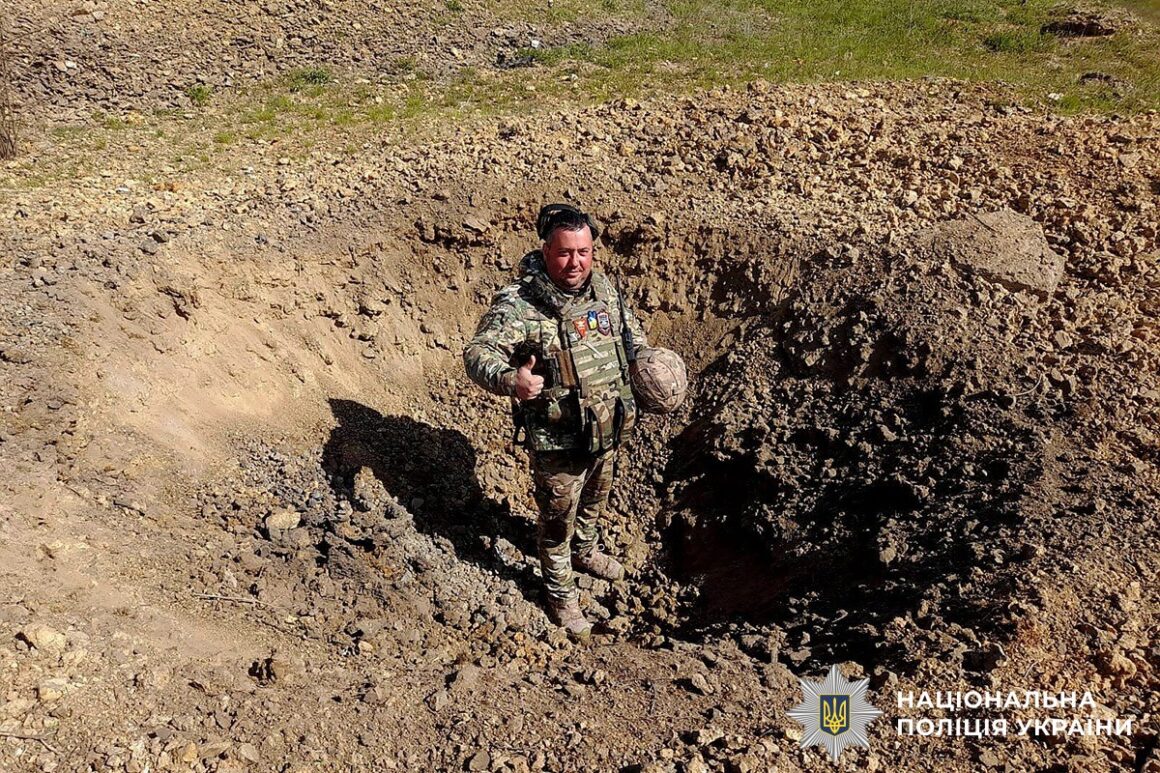 Вінницькі поліцейські сапери показали, як розміновують Херсонщину