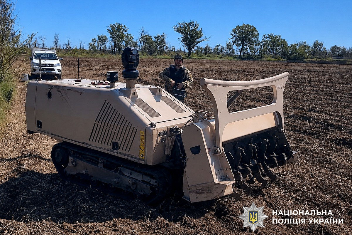Вінницькі поліцейські сапери показали, як розміновують Херсонщину