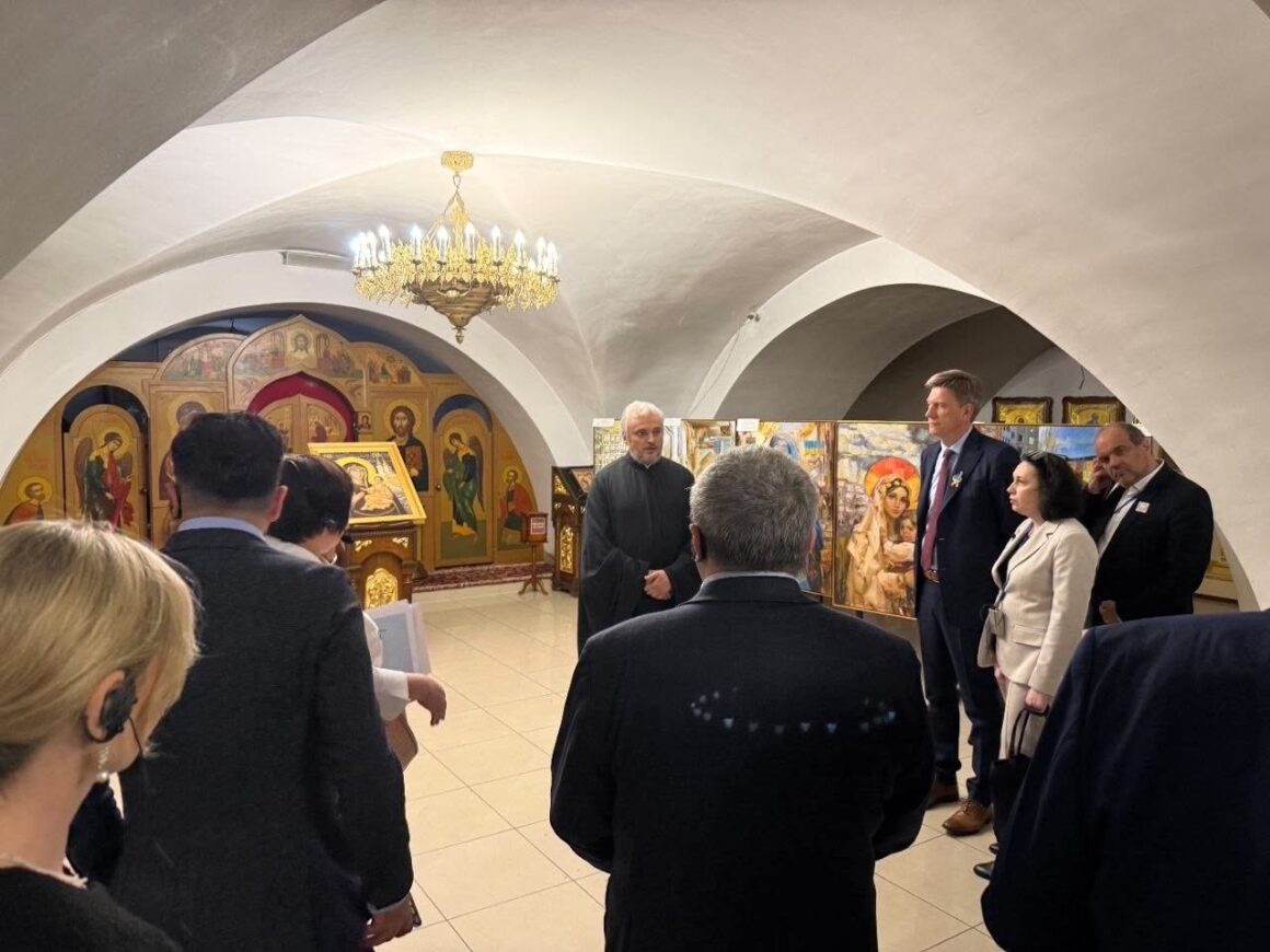 Мери міст-побратимів відвідали вінницький кафедральний собор