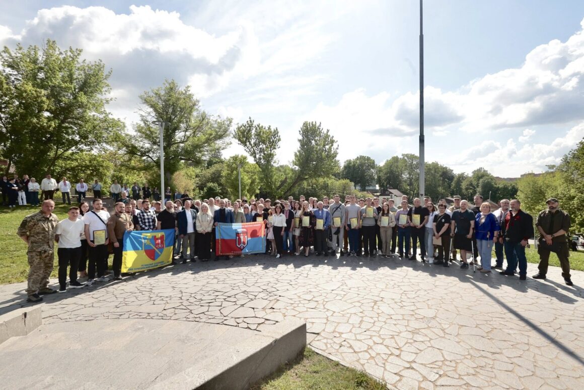 У Вінниці вручили сертифікати випускникам курсу національного спротиву