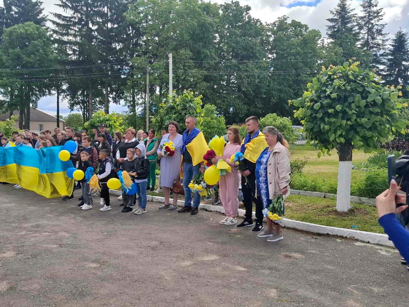 У Сутисківській громаді зустріли двох воїнів, які повернулися з полону