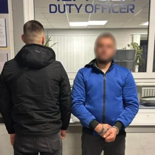Вбив дівчину.