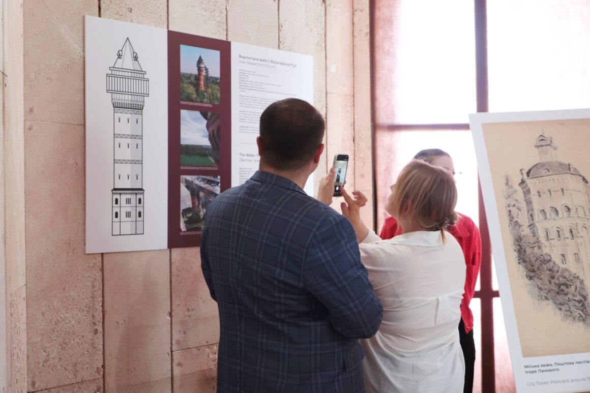 Музейним вежам світу присвятили виставку у вінницькій вежі