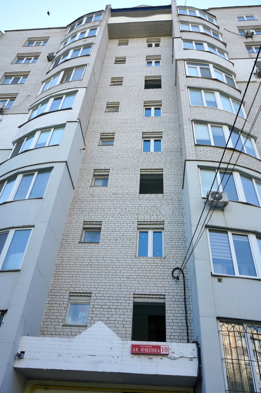 У двох вінницьких багатоповерхівках замінили вікна у під’їздах