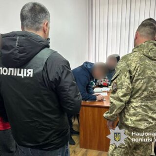 Затримали на хабарі.