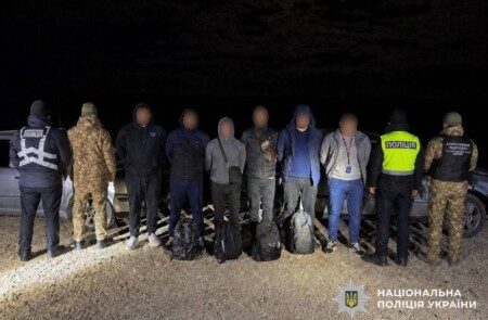 На дорозі до кордону на Вінниччині затримали двох водіїв, які допомагали ухилянтам